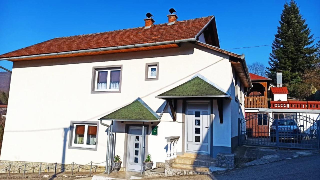 Apartman Adna Kulen Vakuf Exterior photo